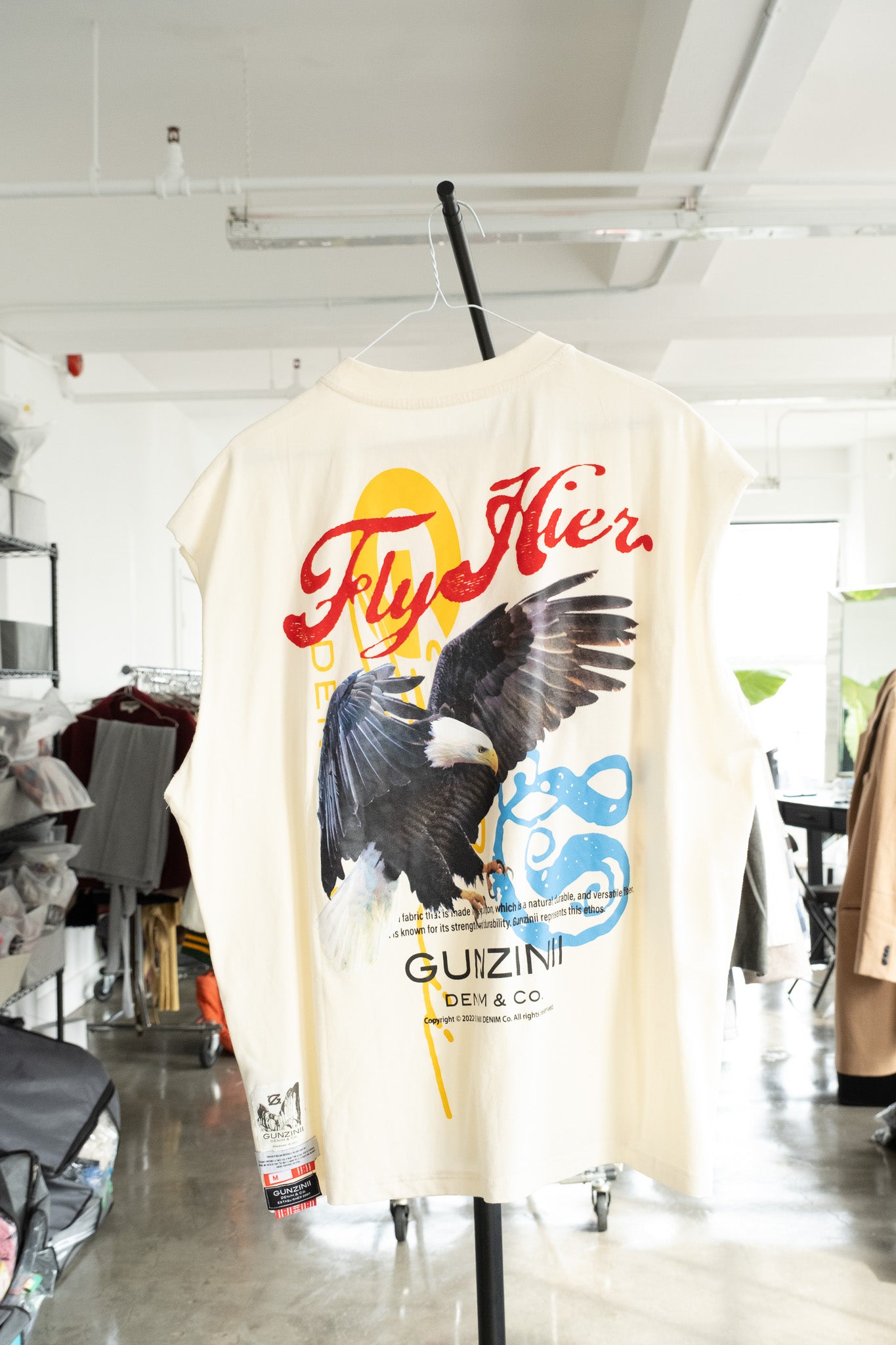 sleeveless graphic tee- L