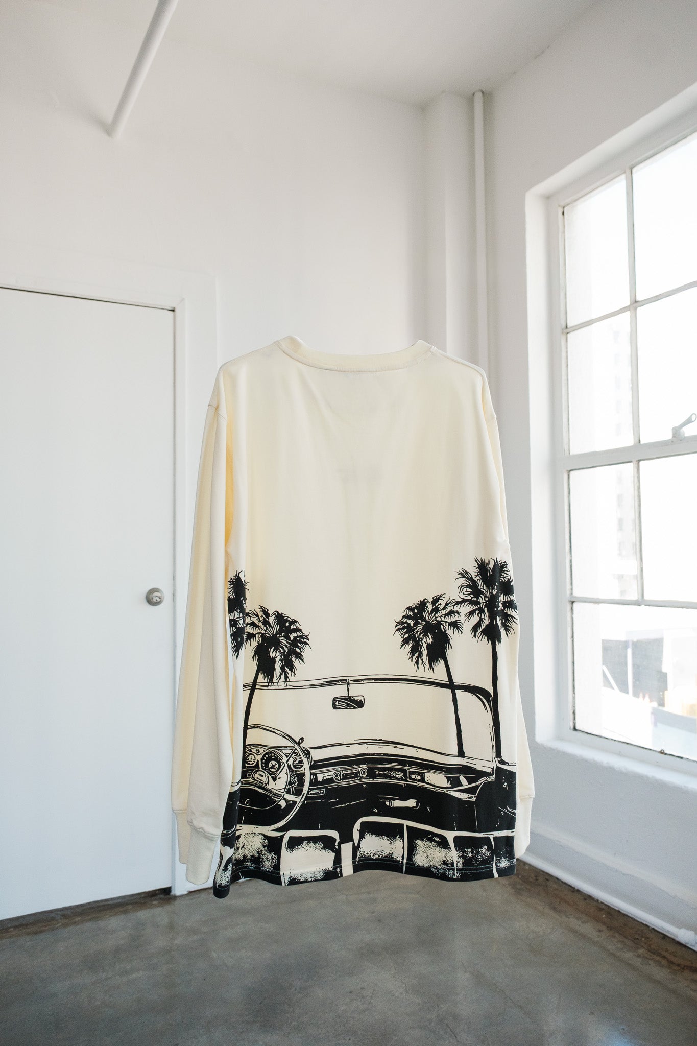 tier NYC cream long sleeve- L