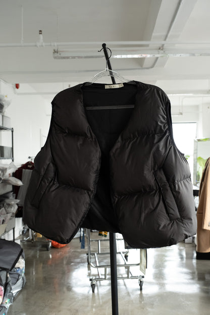 Mnml Black puffer vest- M