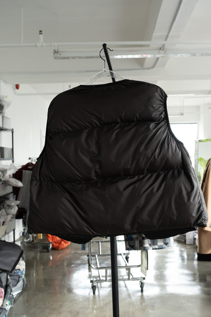 Mnml Black puffer vest- M