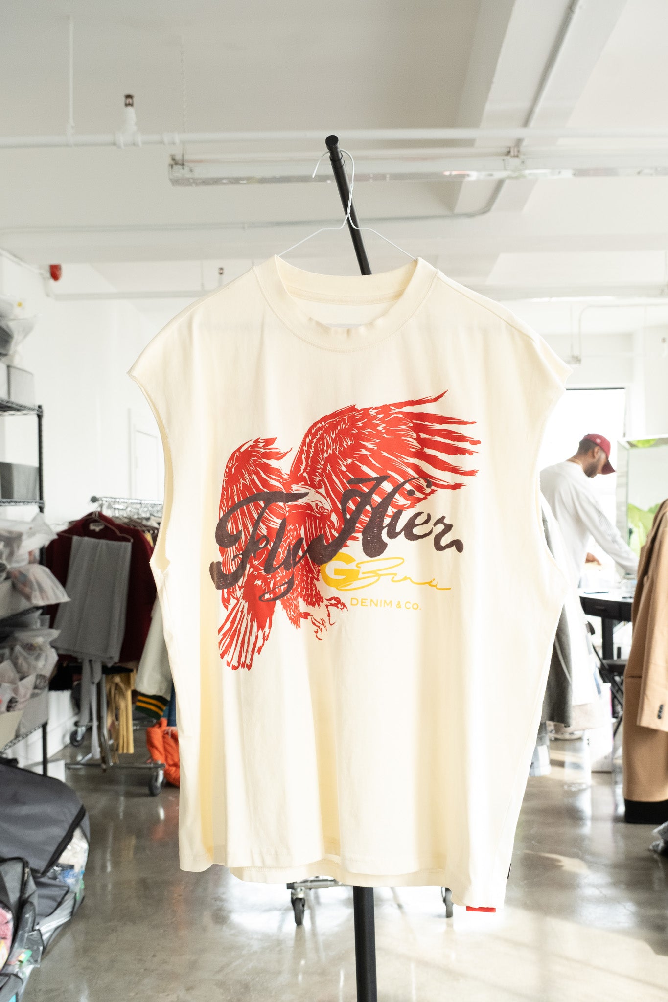 sleeveless graphic tee- L